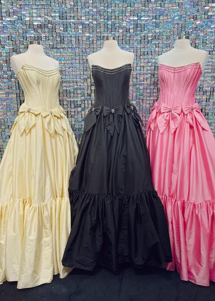 A-Line Black Scoop Neck Satin Long Prom Dresses with Bow Knots