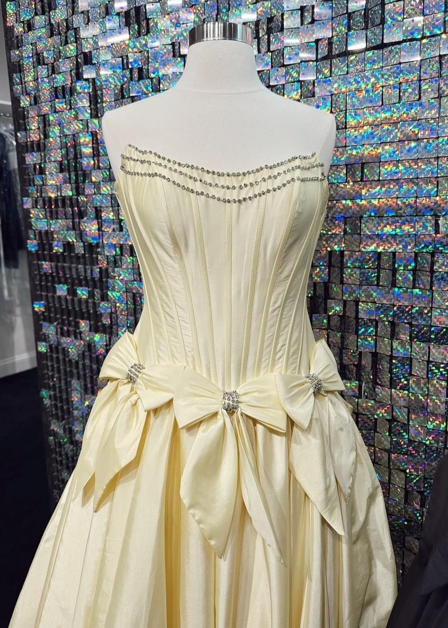 A-Line Black Scoop Neck Satin Long Prom Dresses with Bow Knots