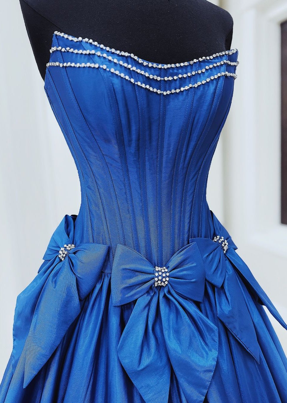 A-Line Black Scoop Neck Satin Long Prom Dresses with Bow Knots