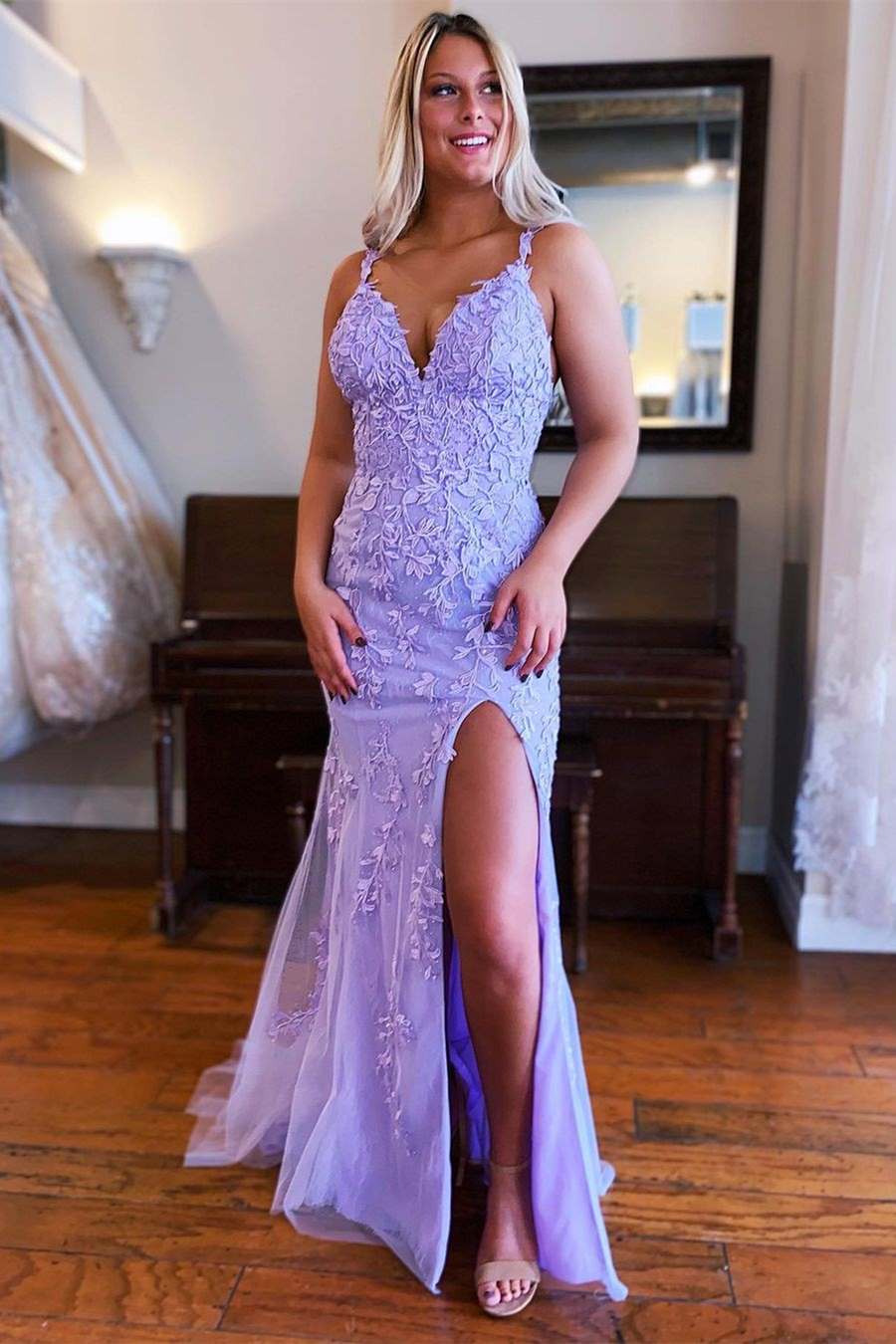 Mermaid V Neck Lavender Lace Long Prom Dresses with Appliques