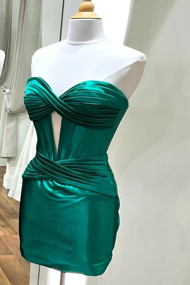 Red Strapless Keyhole Ruched Satin Sheath Short Homecoming Dress