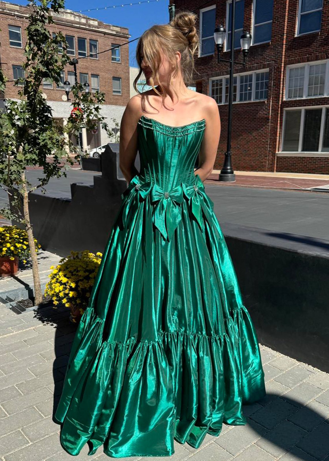 A-Line Black Scoop Neck Satin Long Prom Dresses with Bow Knots