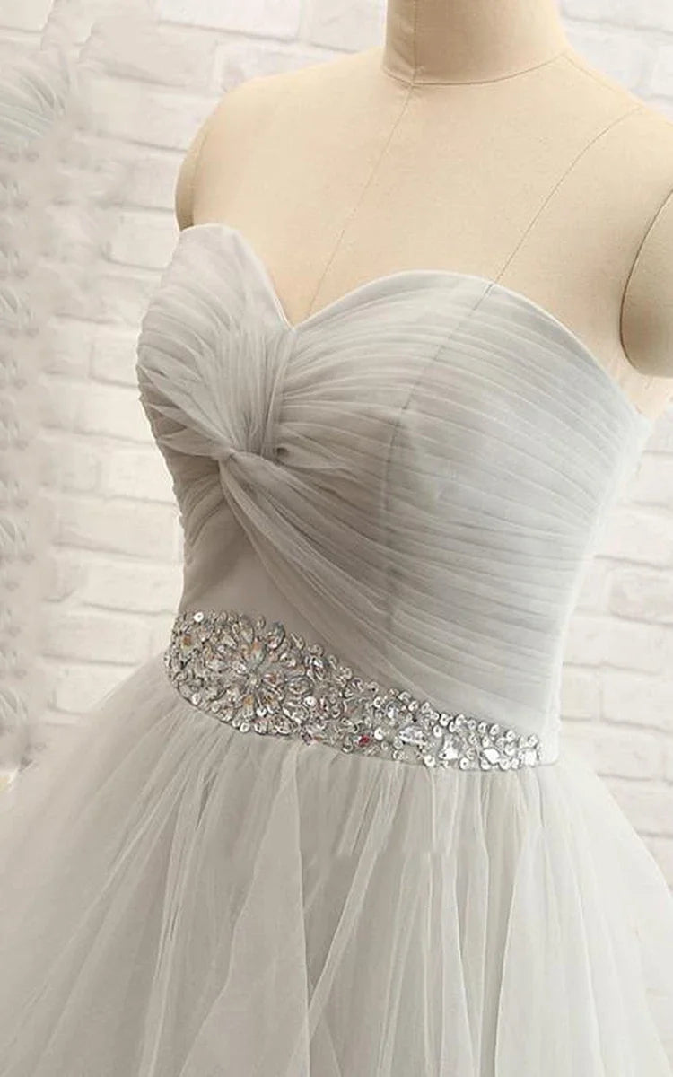 Elegant A-line Sweetheart Lace-Up Sleeveless Wedding Dresses with Beading