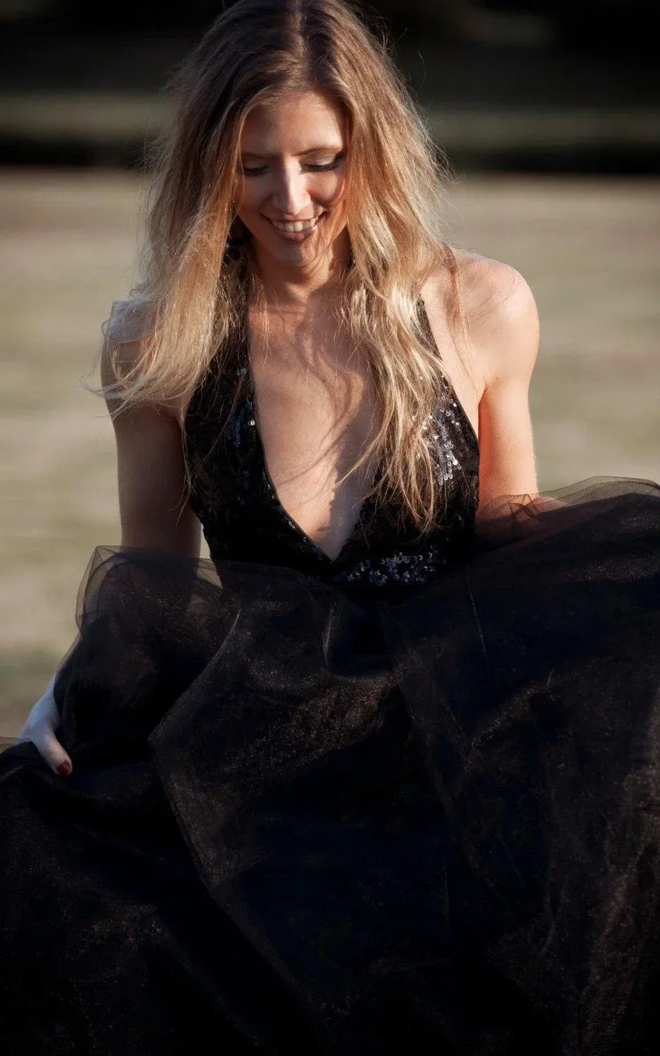 Sexy Black Halter Backless Tulle Sleeveless Wedding Dress with Sequins