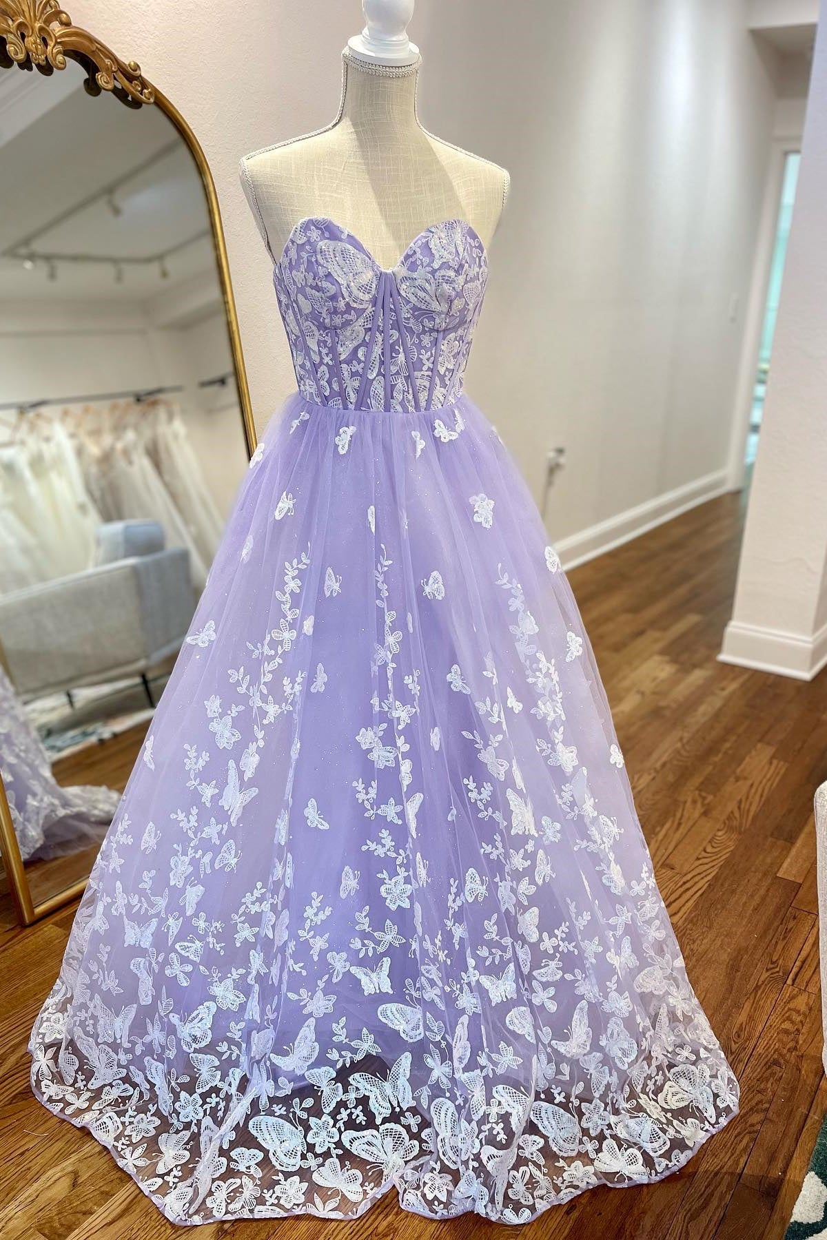Lavender Sweetheart Lace A-line Prom Dress With Appliques