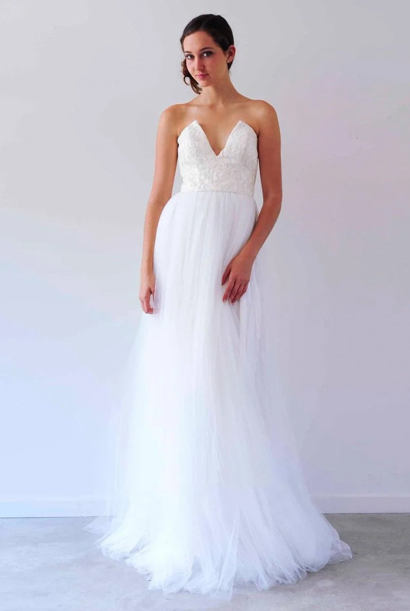 KissDress-V Neck Sleeveless A-Line Long Tulle Backless White Wedding Dress