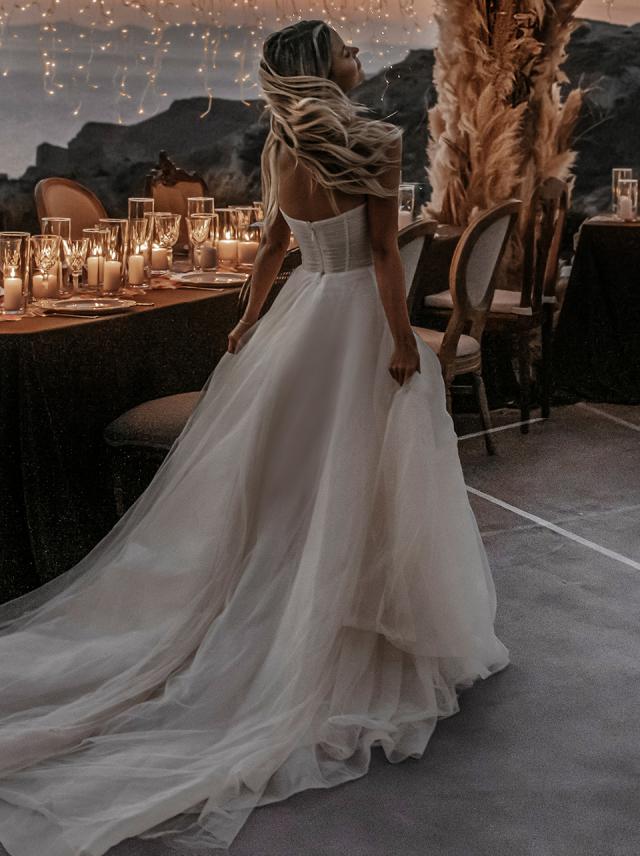 Romantic A-Line Sweetheart Ivory Tulle Beach Wedding Dresses with Slit