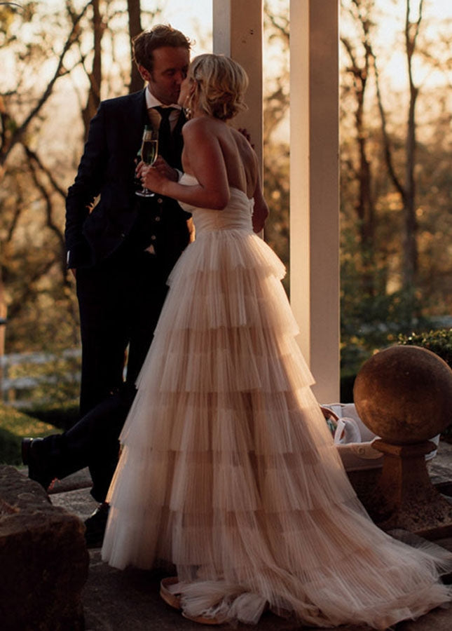 Sleeveless A Line Strapless Bohemian Tiered Tulle Wedding Dresses
