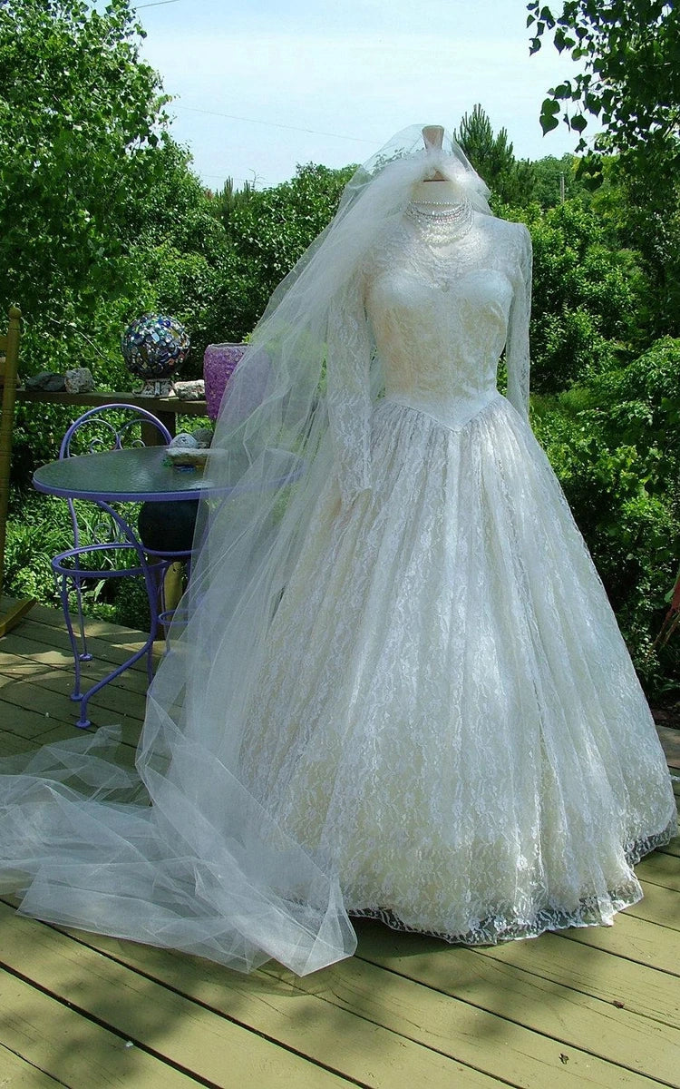 Middleton Style Vintage Long Lace Sleeves Fitted Bodice Bridal Gown Wedding Dress